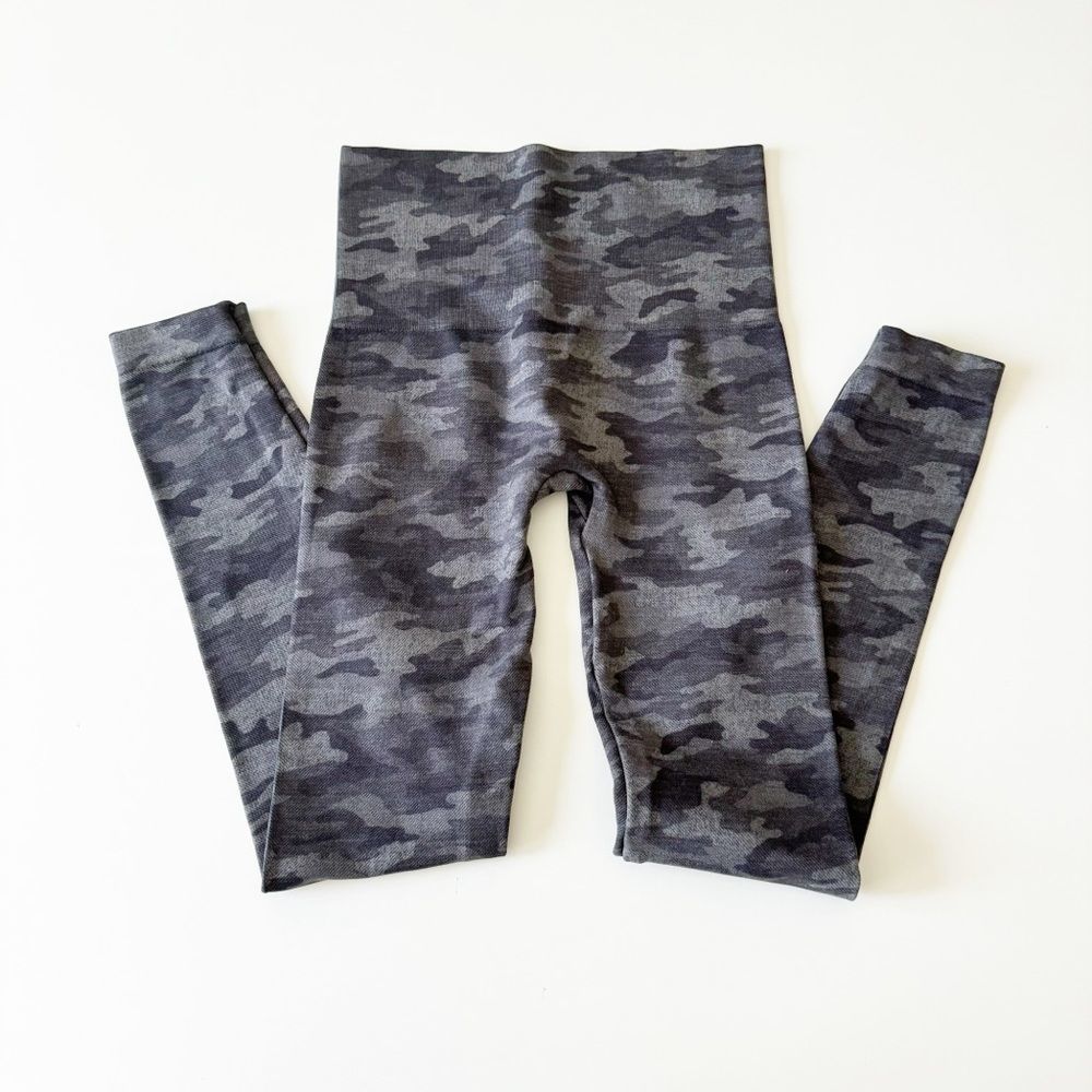 SPANX Look At Me Now Cropped Seamless Legging Sage Camo Grey Size Small - Picture 2 of 8